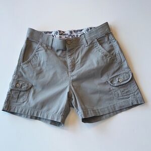 Lee Women's Cargo Shorts in Light Gray